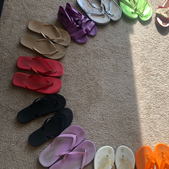9 pairs of sandals - Picture 2 of 14